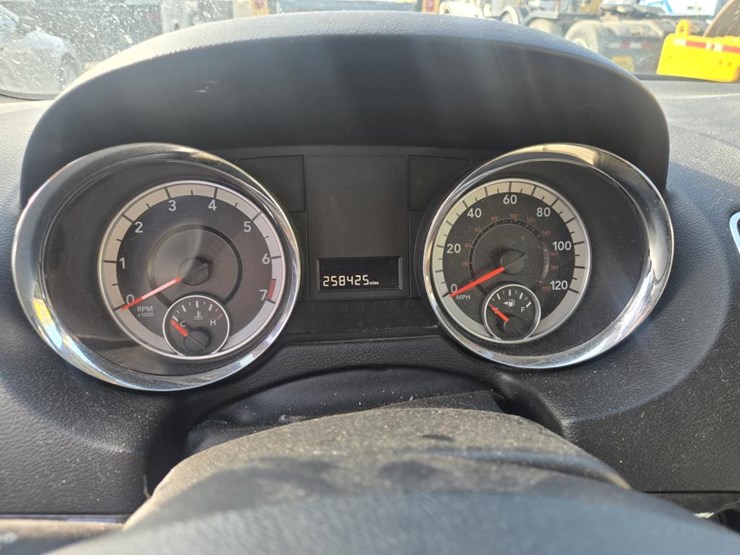 2014-dodge-grand-caravan-image-32