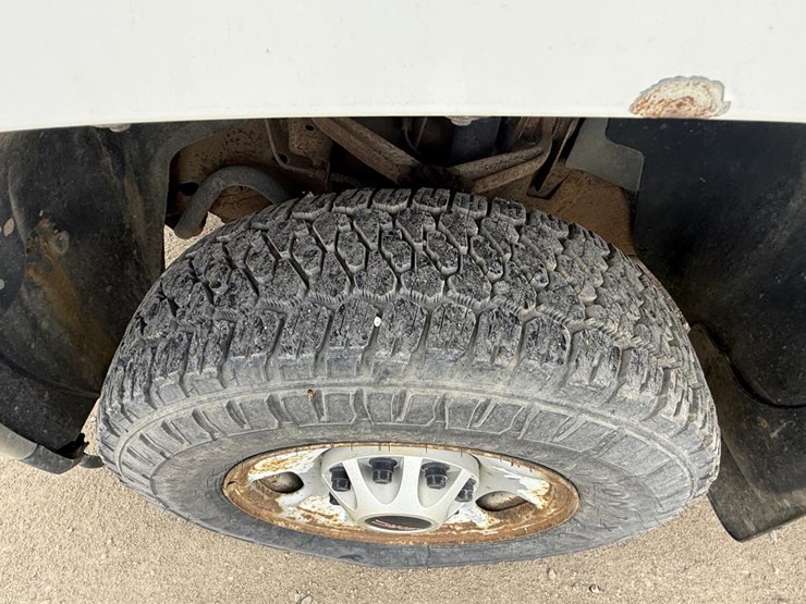 2011-gmc-2500hd-image-41