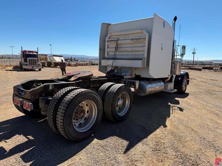 2004-peterbilt-379-image-4