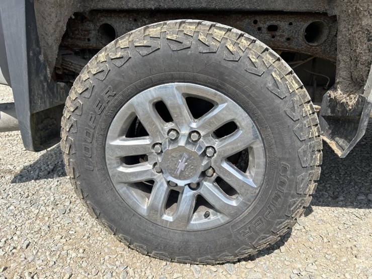 2018-chevrolet-2500-image-15