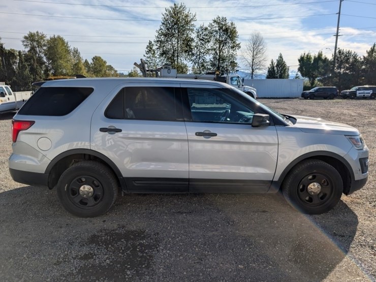 2017-ford-explorer-image-3
