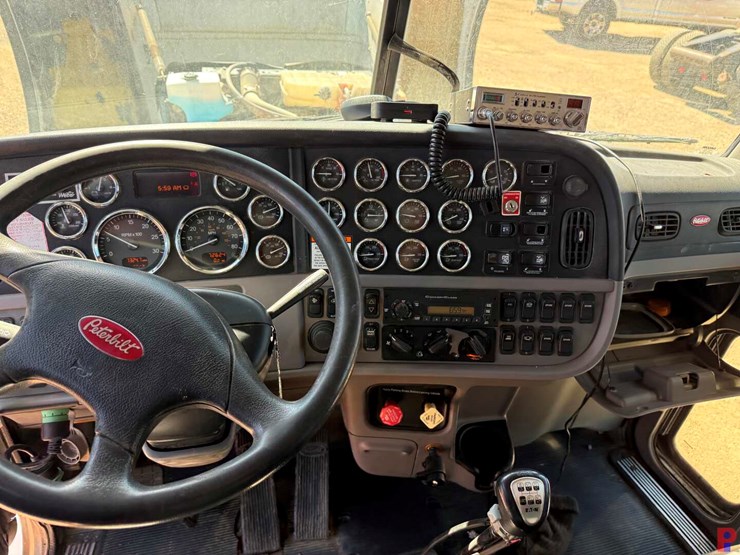 2012-peterbilt-367-image-13