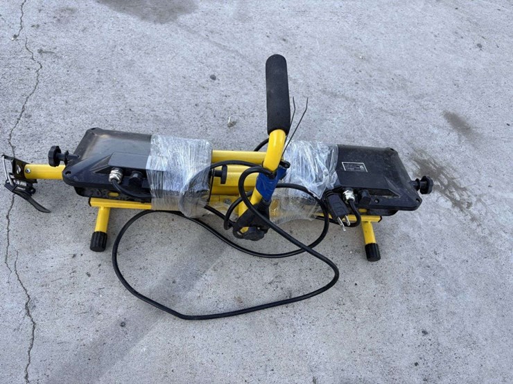 shop-light-stand,-with-(2)-led-lights,-unused-image-2
