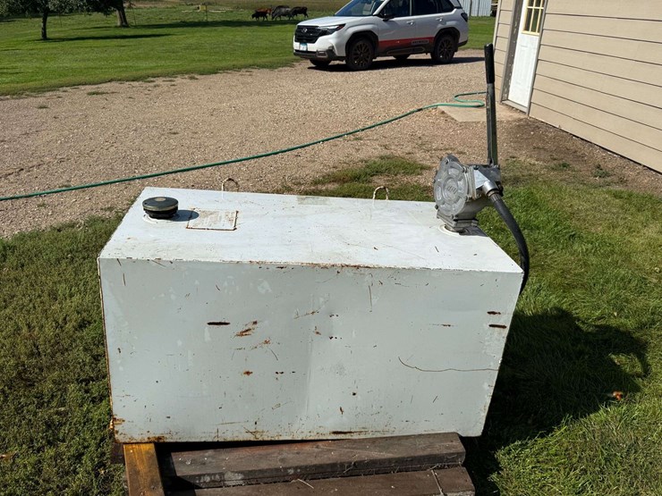 pickup-fuel-barrel,-measures-23”-x-45”-x-24”-tall,-has-hand-pump-and-hose,-model:-hp100-great-plains-image-5