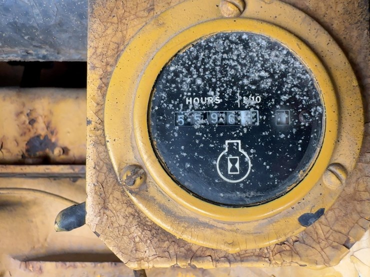 1982-deere-670a-image-25