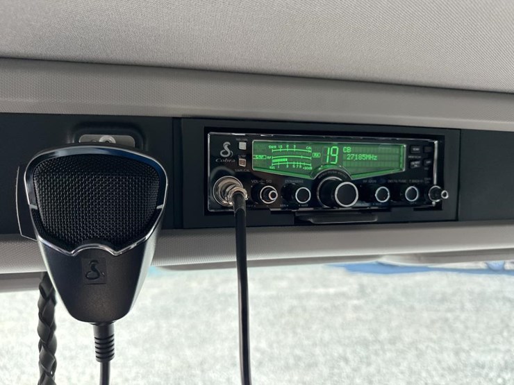 2025-kenworth-t880-image-45