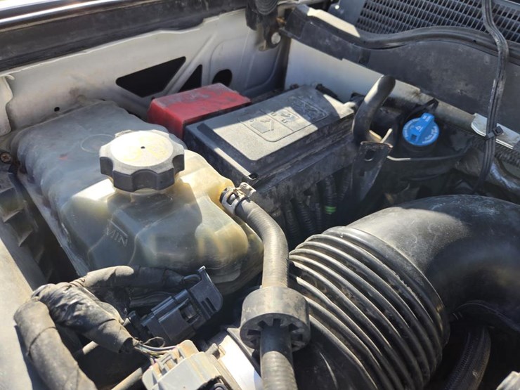 2015-chevrolet-3500-image-47