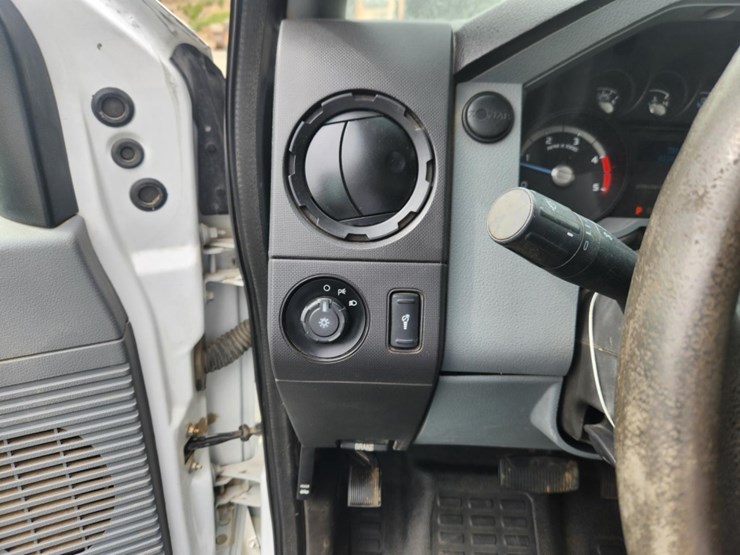 2011-ford-f550-image-56