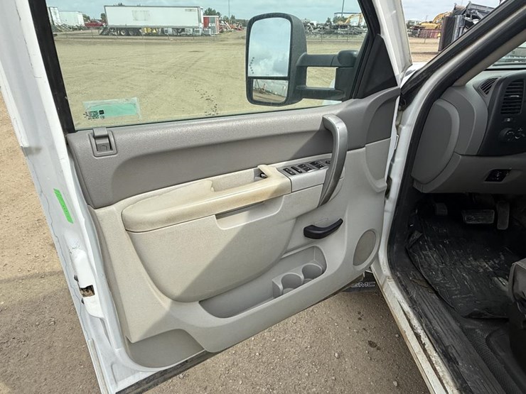 2011-gmc-2500hd-image-44
