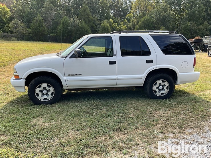 2003-chevrolet-blazer-image-8
