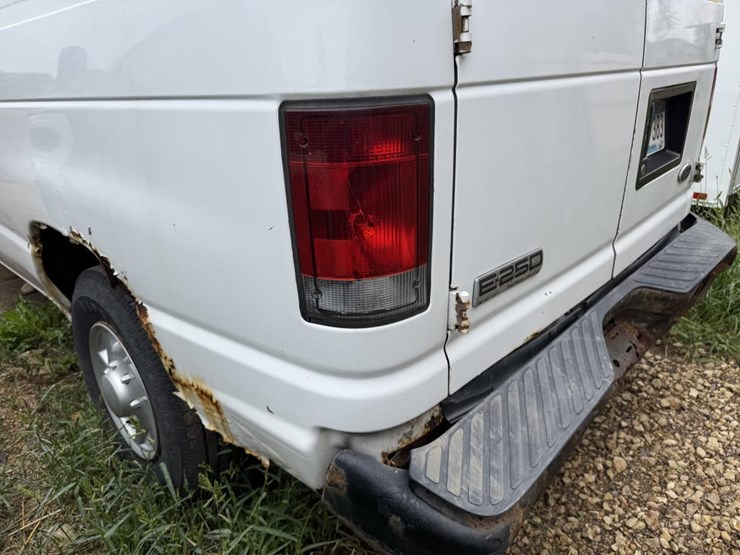 2008-ford-cargo-image-14