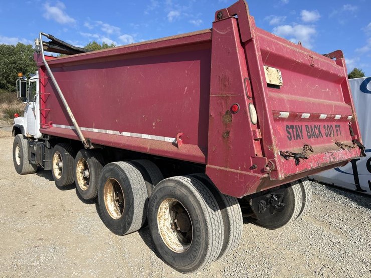 1995-mack-dm690s-image-3