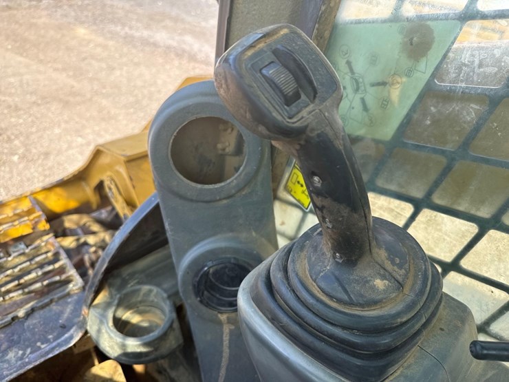 2014-caterpillar-289d-image-32