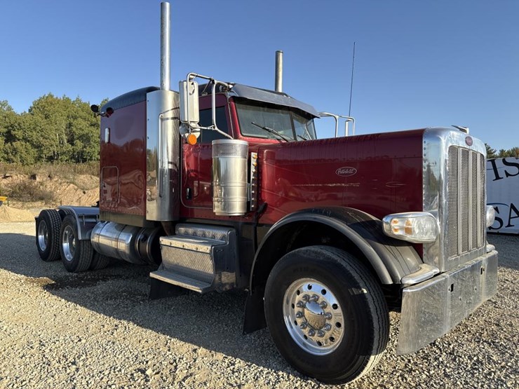 2012-peterbilt-389-image-7
