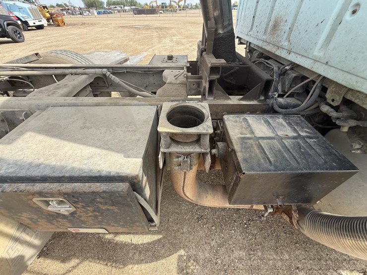 1995-ford-l9000-image-116