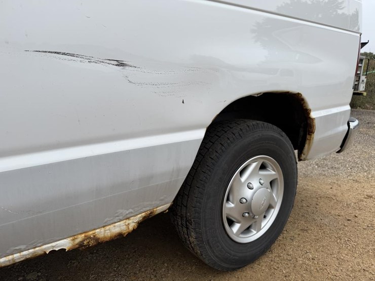 2013-ford-cargo-image-17