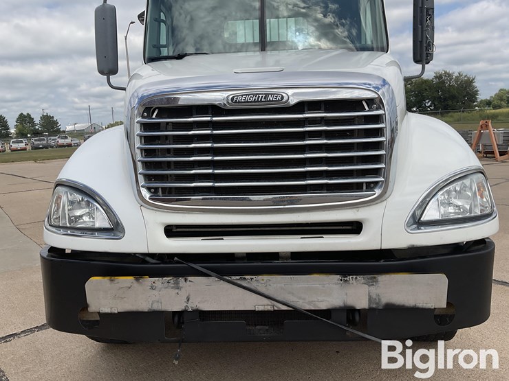 2006-freightliner-columbia-120-image-14