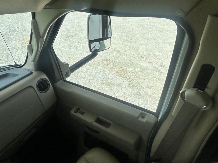2017-ford-e450-image-44