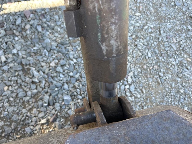 #5217-•-oliver-tractor-w/-loader-image-12