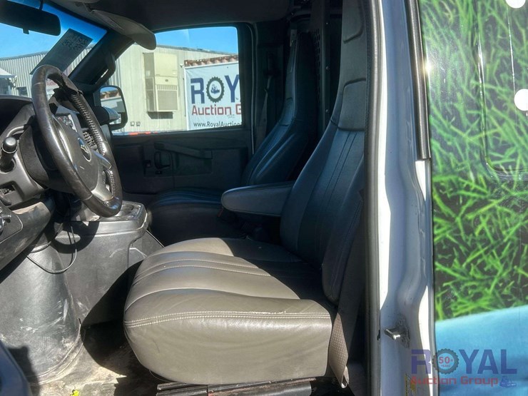 2019-chevrolet-express-2500-image-10