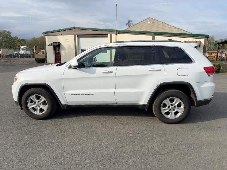 2015-jeep-grand-cherokee-laredo-image-2