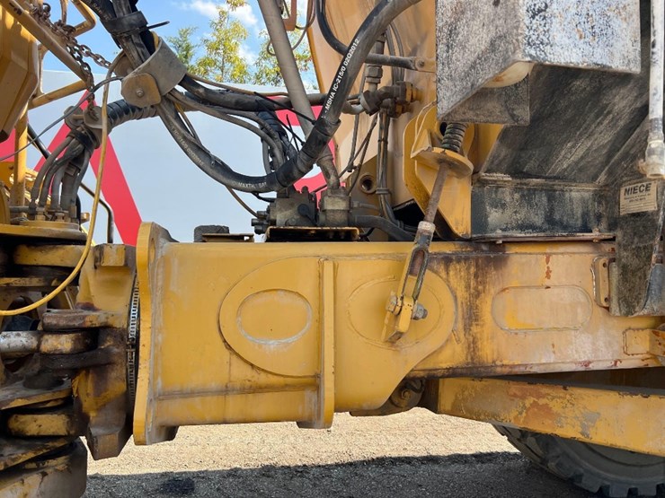 2005-caterpillar-740-image-27