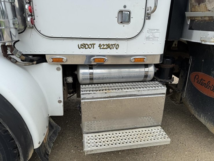 1995-peterbilt-359-image-12