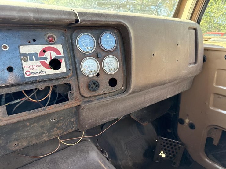 #1815-•-1985-international-1954-cab-and-chassis-image-42