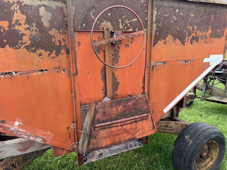 gravity-box,-approx-150-bu,-on-mn-jumbo-10-gear,-15”-tires,-*must-be-removed-in-10-days-after-auctio-image-12