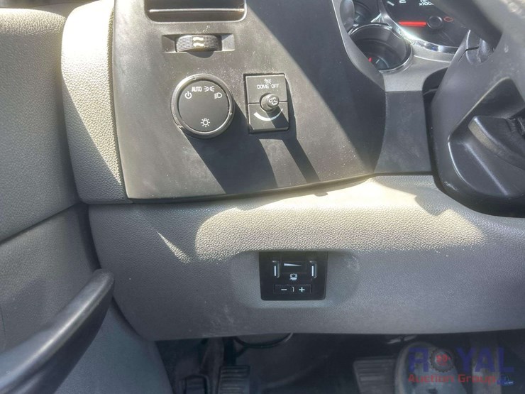 2012-chevrolet-silverado-3500hd-image-33