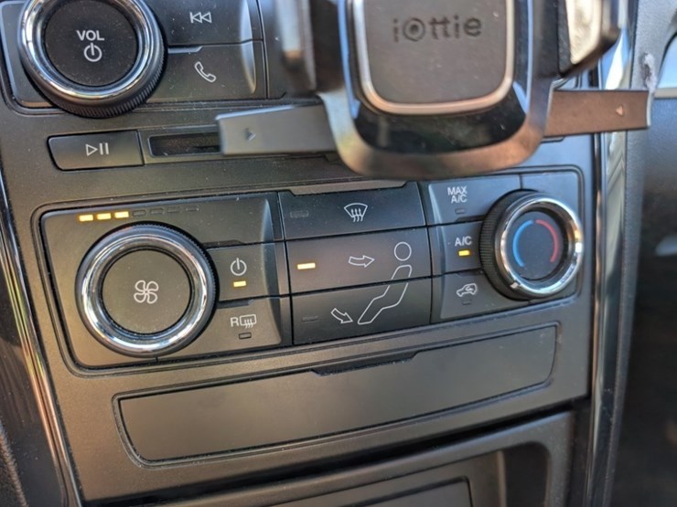 2017-ford-explorer-image-29