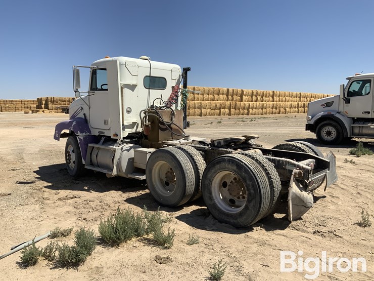 1997-freightliner-fld112-image-7