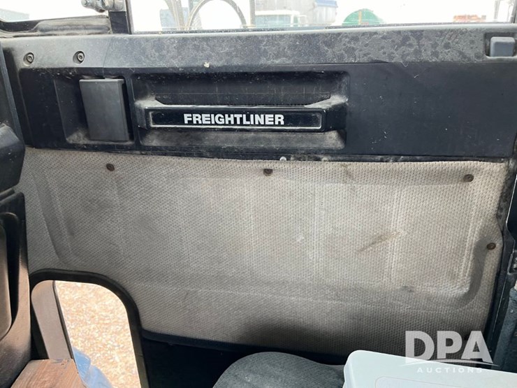 1989-freightliner-day-cab-truck-(jn0784,-unit-06815)-image-71