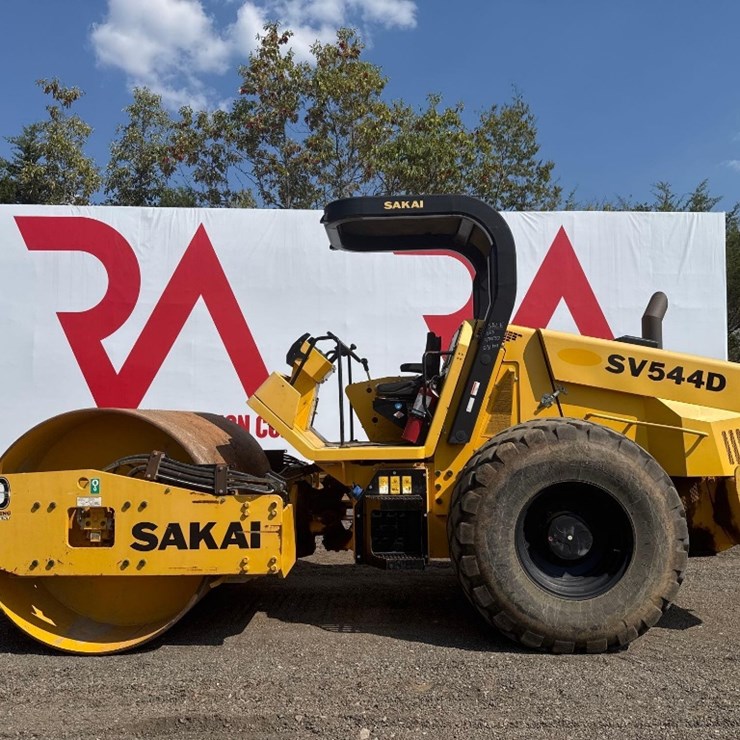 SAKAI SV544 SMOOTH DRUM ROLLER