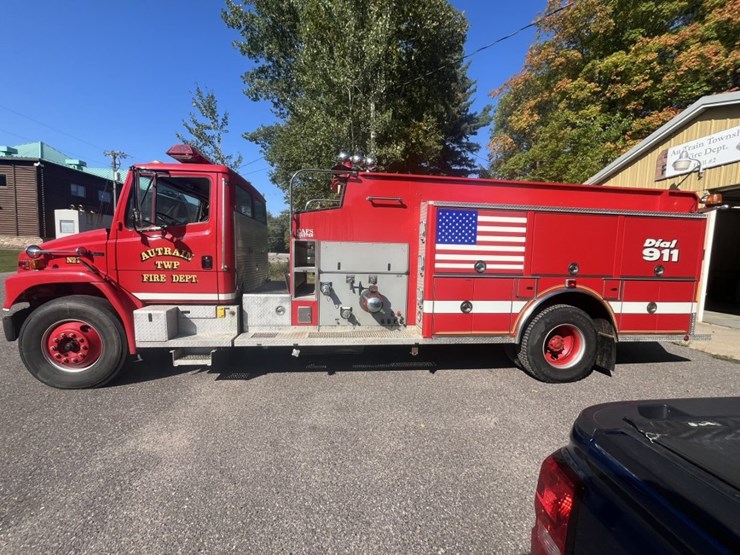 1996-freightliner-fl80-image-2