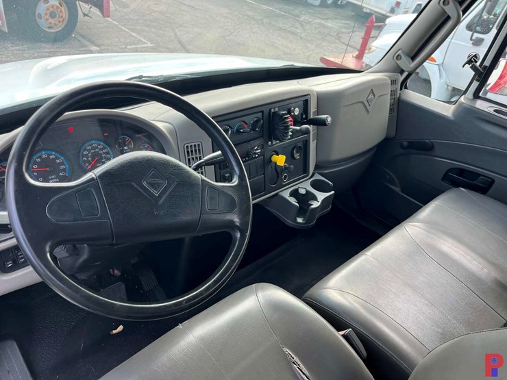 2019-international-durastar-4300-image-9
