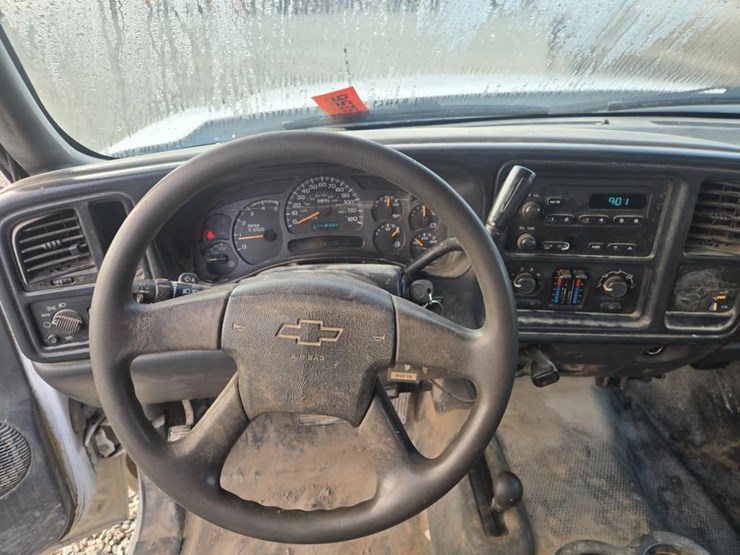 2005-chevrolet-3500-image-39