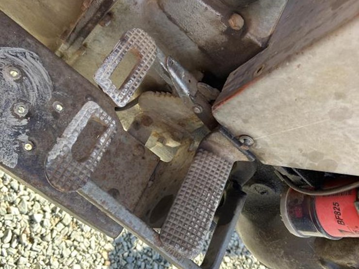 massey-ferguson-165-image-39