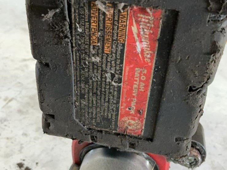 #113-•-milwaukee-grease-gun-image-16