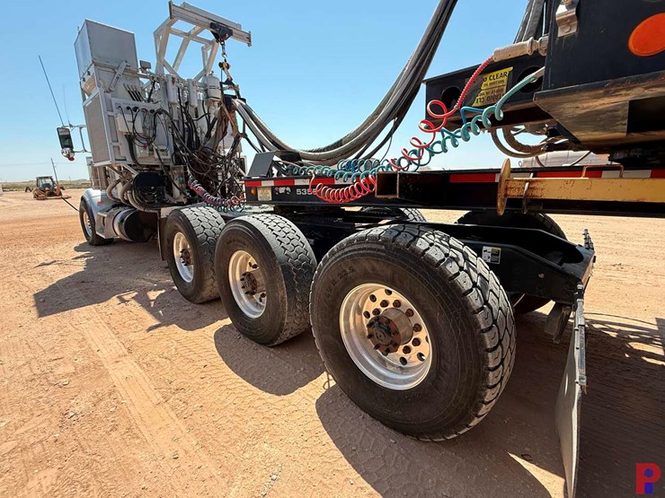 2015-peterbilt-367-image-5