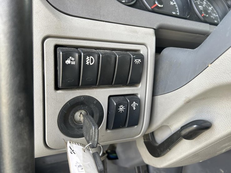 2015-peterbilt-579-image-80