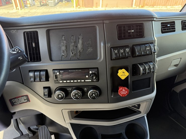2022-peterbilt-579-image-53