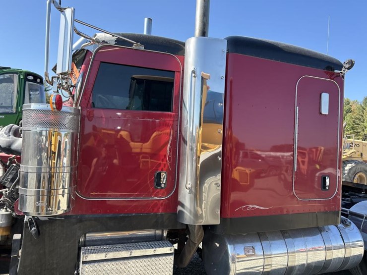 2012-peterbilt-389-image-51