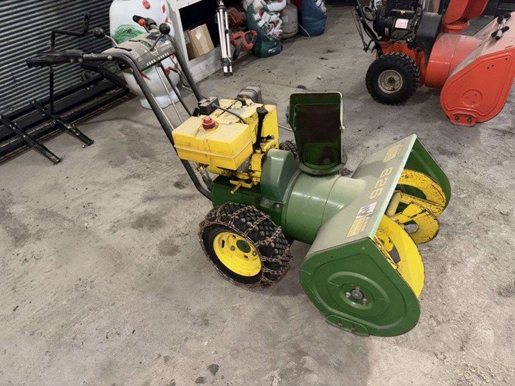john-deere-826-walk-behind-snow-blower,-26”,-8-hp,-5-speed,-with-tire-chains,-electric-start-image-2