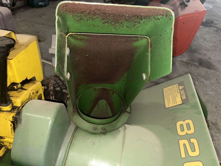 john-deere-826-walk-behind-snow-blower,-26”,-8-hp,-5-speed,-with-tire-chains,-electric-start-image-10
