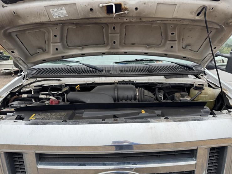 2013-ford-cargo-image-48