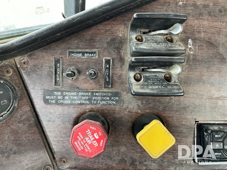 1989-freightliner-day-cab-truck-(jn0784,-unit-06815)-image-64