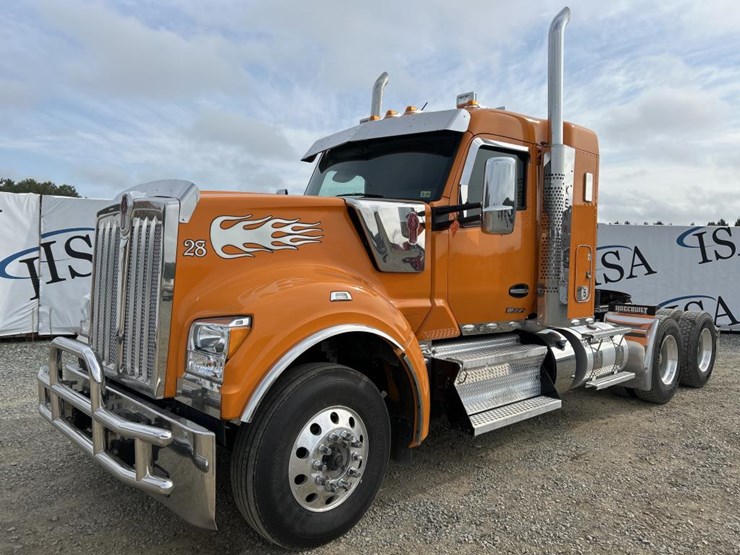 2023-kenworth-w990-image-1
