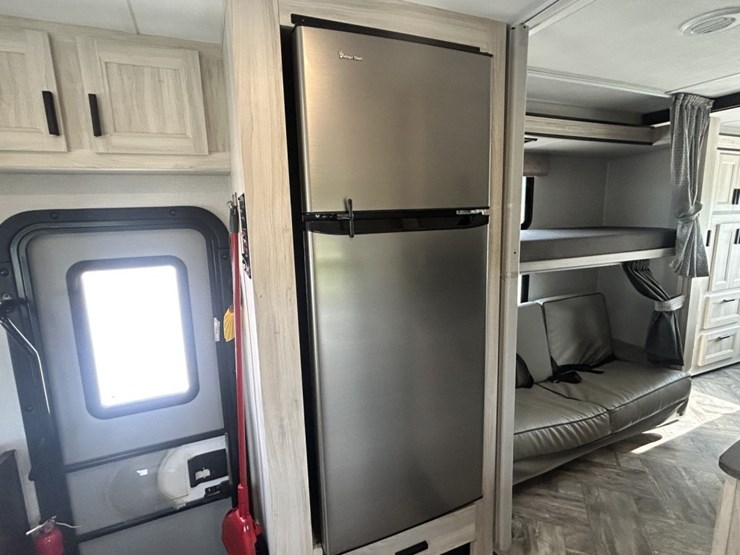 2021-ford-e450-image-63