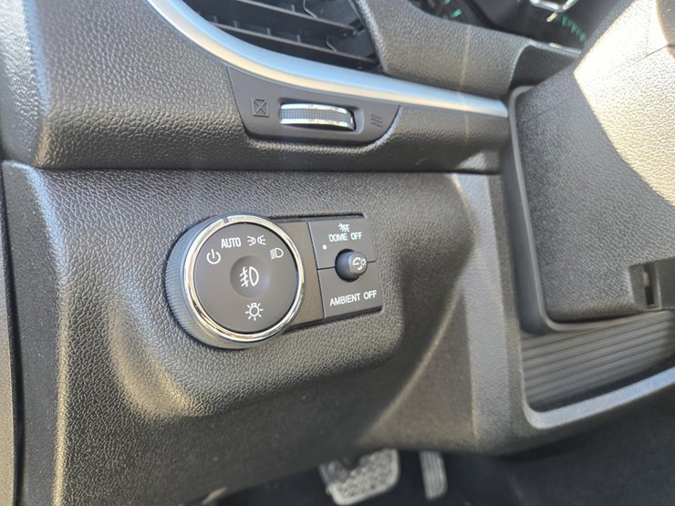 2016-chevrolet-traverse-image-35